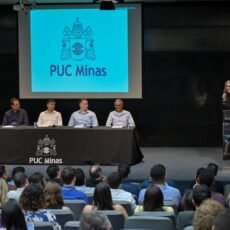 Professora homenageada da turma CNH Industrial Brasil / PUC Minas